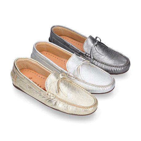 Metal finish nappa leather moccasin shoes with bows for large sizes.