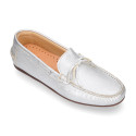 Metal finish nappa leather moccasin shoes with bows for large sizes.