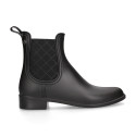 Ankle rain boots with elastic band with square design.