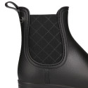 Ankle rain boots with elastic band with square design.