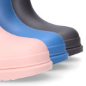 Bota de agua infantil BIMBI EURI en colores sólidos y cuello ajustable.