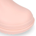 Bota de agua infantil BIMBI EURI en colores sólidos y cuello ajustable.