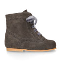 New Pascuala style boots in suede leather.