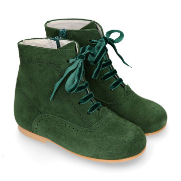 Pascuala style boots in suede leather.