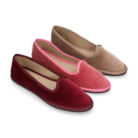 Women velvet Slipper shoes in trendy colors.