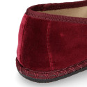 Women velvet Slipper shoes in trendy colors.