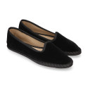 Women velvet Slipper shoes in trendy colors.