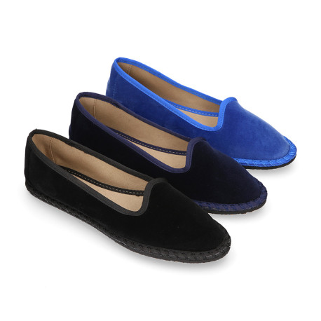 Women velvet Slipper shoes in trendy colors.