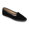 Women velvet Slipper shoes in trendy colors.