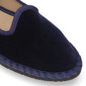 Women velvet Slipper shoes in trendy colors.