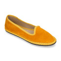 Women velvet Slipper shoes in trendy colors.