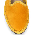 Women velvet Slipper shoes in trendy colors.