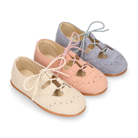 English style kids shoes with shoelaces in suede leather in pastel colors.