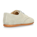 Oxford style kids shoes with shoelaces in suede leather in pastel colors.