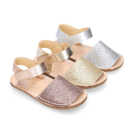 Kids Okaa Flex Menorquina sandal in shiny leather.