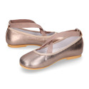 Bailarina niña tipo Ballet con cintas cruzadas elásticas en piel bronce.