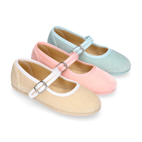 Velvet cotton Girl Mary Jane shoes with buckle fastening.