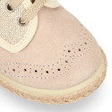 Alpargata niño tipo Blucher con cordones en piel serraje con lino natural.