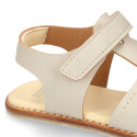 Okaa Flex Kid Sandal shoes to dress in Ivory color. RESPECTFUL model.