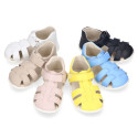 Sandalia niños Okaa Flex sin cordones en micro punto lavable.