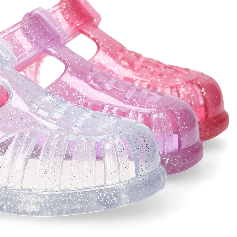 Classic Kids jelly shoes for Beach and Pool use in gloss GLITTER colors with hook and loop strap closure. I142 OkaaSpain