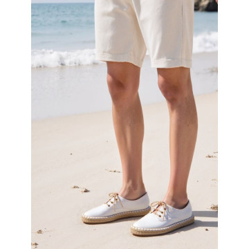 Laces up espadrille shoes in WHITE cotton canvas.