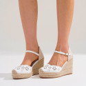 Women's open-back espadrille with wedge and flowers design.