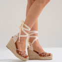 Women's open-back espadrille with wedge and flowers design.