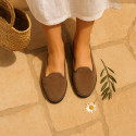Women velvet Slipper shoes in trendy colors.