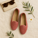 Women velvet Slipper shoes in trendy colors.