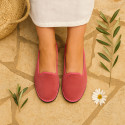 Women velvet Slipper shoes in trendy colors.