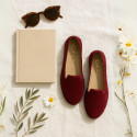 Women velvet Slipper shoes in trendy colors.