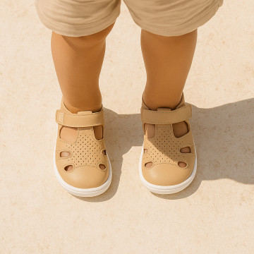 Sandalia niños Okaa Flex sin cordones en piel extra suave.