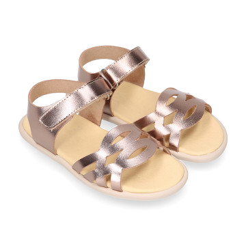 Girl leather Sandal shoes to dress with braided design in Gold color. RESPECTFUL model.