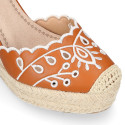 Women's open-back espadrille with wedge and flowers design.