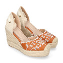 Women's open-back espadrille with wedge and flowers design.