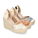 Women's open-back espadrille with wedge and flowers design.