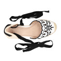 Women's open-back espadrille with wedge and flowers design.