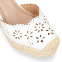 Women's open-back espadrille with wedge and flowers design.