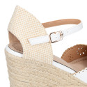 Women's open-back espadrille with wedge and flowers design.