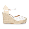 Women's open-back espadrille with wedge and flowers design.