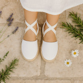 Cotton Canvas Girl espadrille shoes with ties closure.