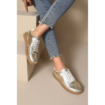 Deportiva moda mujer con cordones en color oro