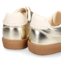 Deportiva moda mujer con cordones en color oro