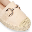 Alpargata mujer tipo mocasín con estribo en color dorado