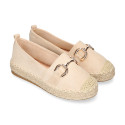 Alpargata mujer tipo mocasín con estribo en color dorado