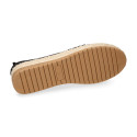 Alpargata mujer tipo mocasín con estribo en color dorado