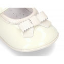 Classic little ballet flat shoes for babies with hook and loop strap and ribbon in patent leather.