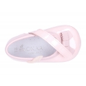 Classic little ballet flat shoes for babies with hook and loop strap and ribbon in patent leather.