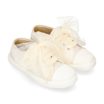 Cotton Canvas OKAA Girl Sneaker laceless and with toe cap design.